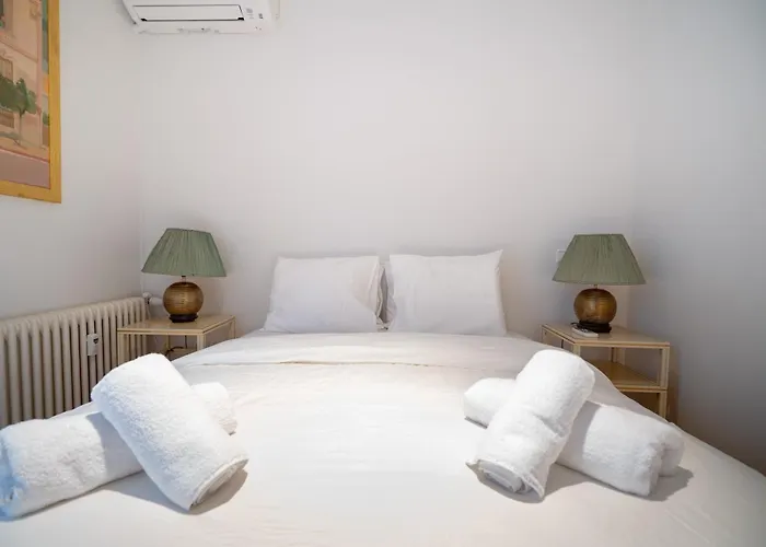 Kolonaki Athens 2 Bedrooms 4 Persons Flat By Mps